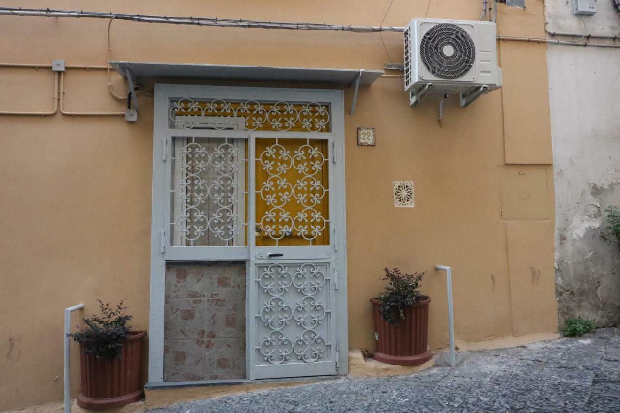 Giallo Napoli Exterior foto